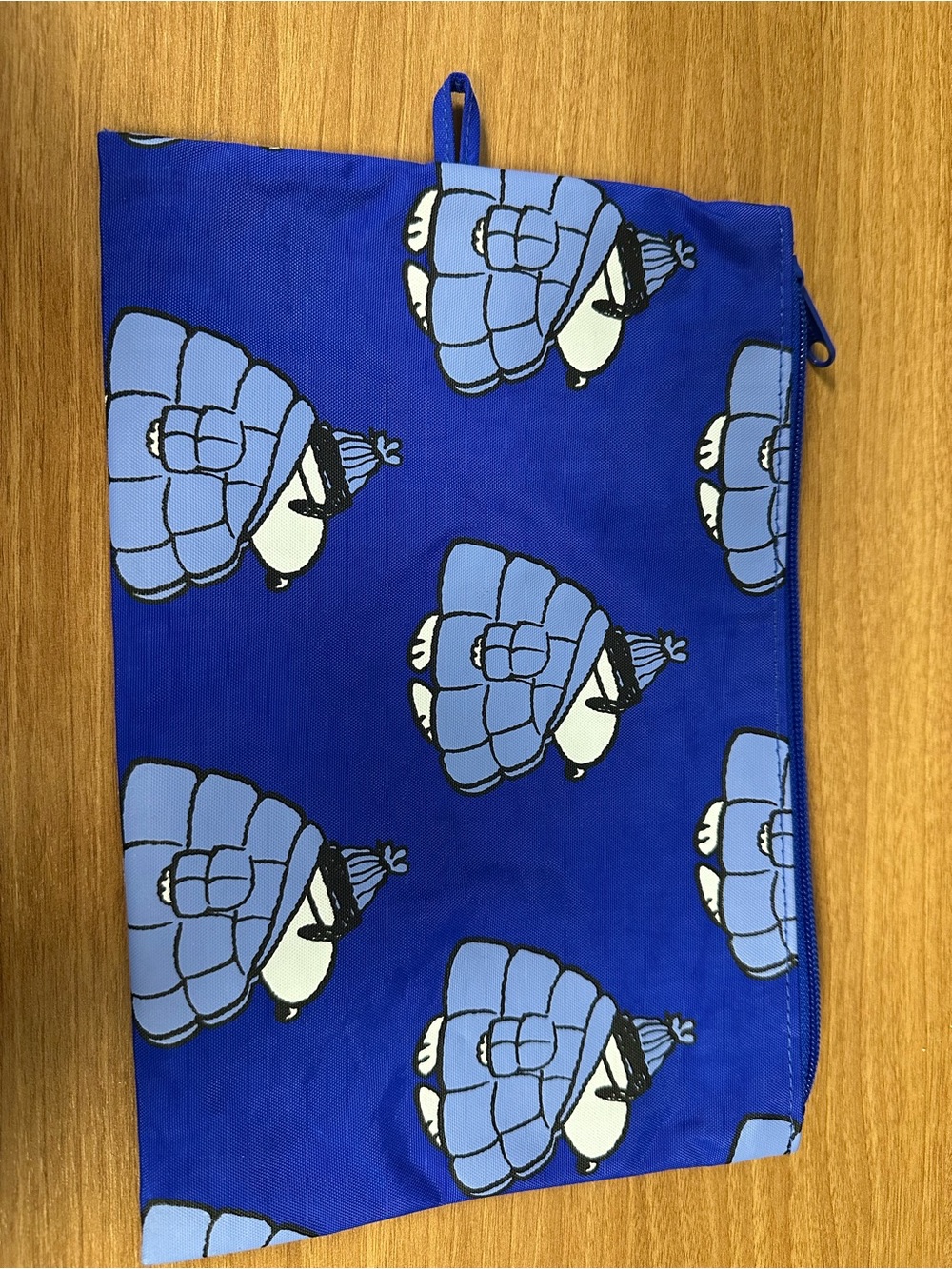 BAGGU Large Blue Snoopy Puffy Jacket Pouch